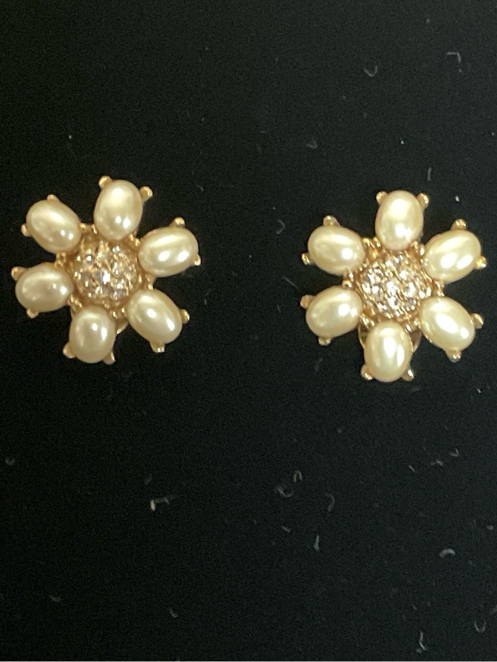 VTG Style Floral  Cluster Clip -On Earrings